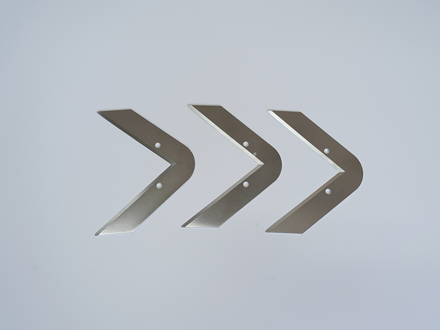 V-shaped blade